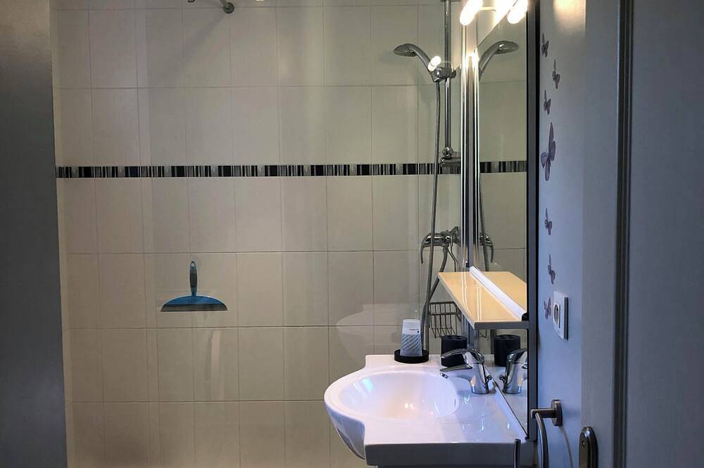 Geheel appartement, Appart T3, 55m2, zwembadgevel, met 25m2 terras, zwembad en zee in Boulouris, Saint-Raphaël