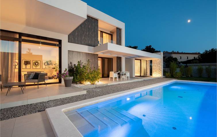 Acogedor apartamento de 150 m² con piscina, wifi y aparcamiento cerca de Presika in Presika, Costa Este de Istria