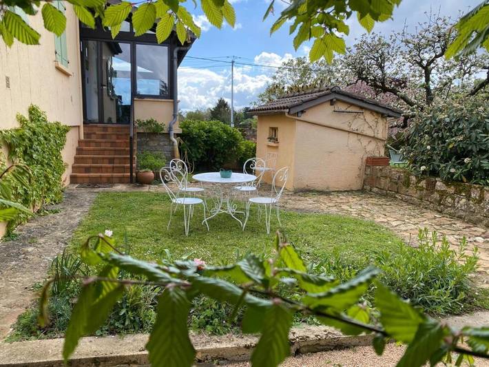 Location de vacances pour 6 personnes, avec vue et jardin à Hurigny - 4