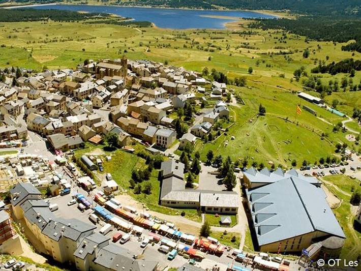 Gîte pour 8 personnes, avec balcon, animaux acceptés à Les Angles