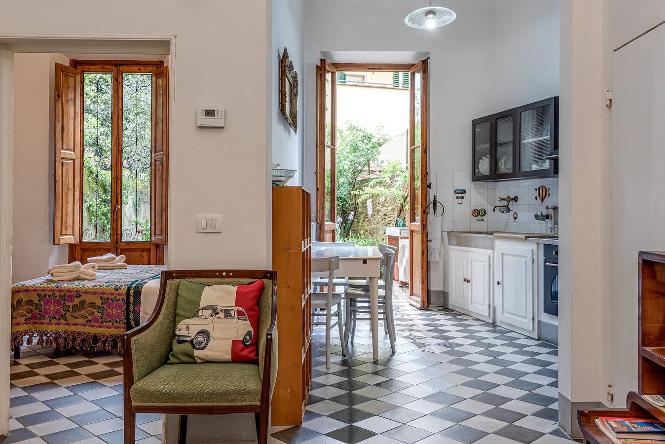 Appartamento intero, Appartamento 'La Casa Vintage' con giardino privato, Wi-Fi e aria condizionata in Firenze, Firenze province