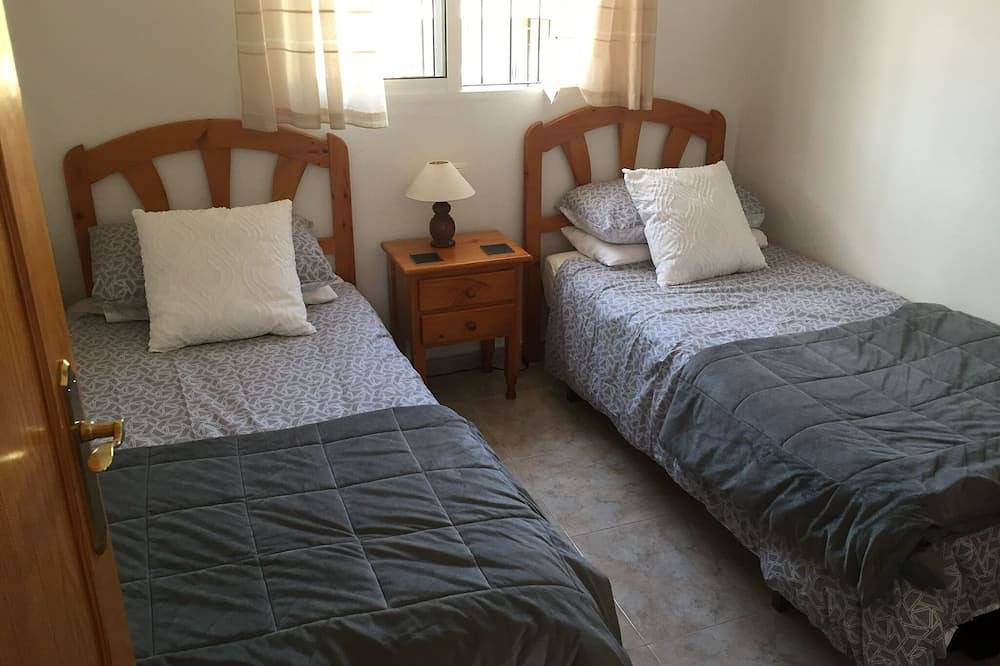 Entire apartment, Apartment with great pool 12 min walk to Villamartin Plaza in Panorama Golf, Orihuela