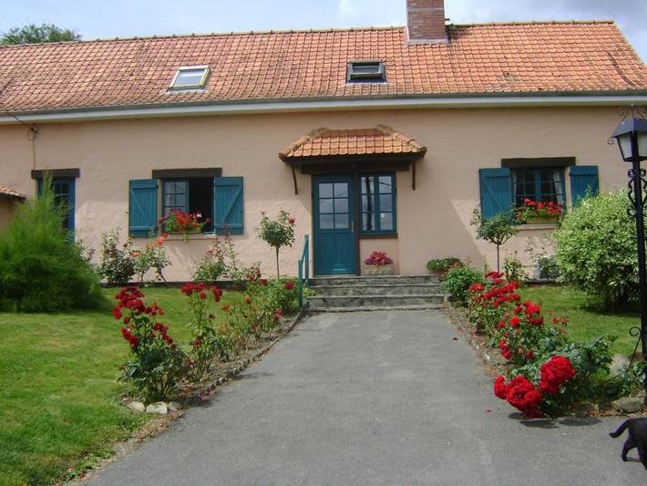 Gîte pour 2 personnes, avec vue et terrasse à Ponches-Estruval