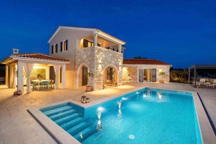 Villa für 8 Personen, mit Garten und Sauna sowie Pool in Vodnjan