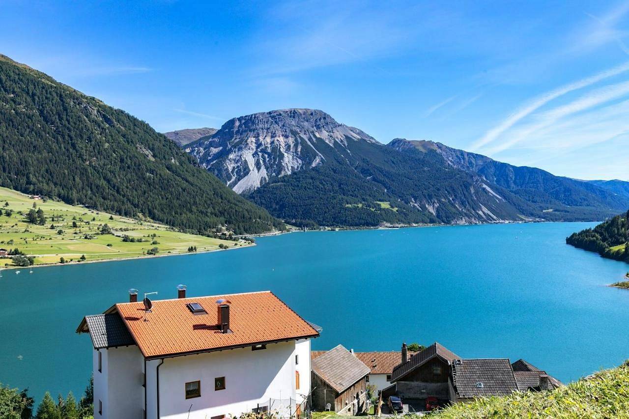 Ganze Wohnung, Two-Bedroom Apartment in Reschensee, Graun