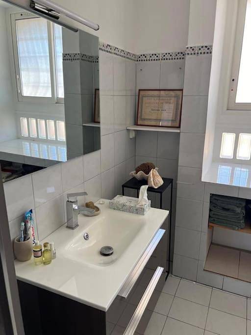 Gîte pour 4 personnes, avec vue et balcon dans Office De Tourisme De Toulon - 4