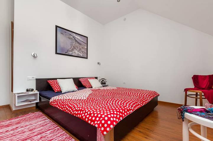Ganze Wohnung, Apartment 76m mit großer Terrasse, direkt im Zentrum von Split. in Split, Split-Dalmatien