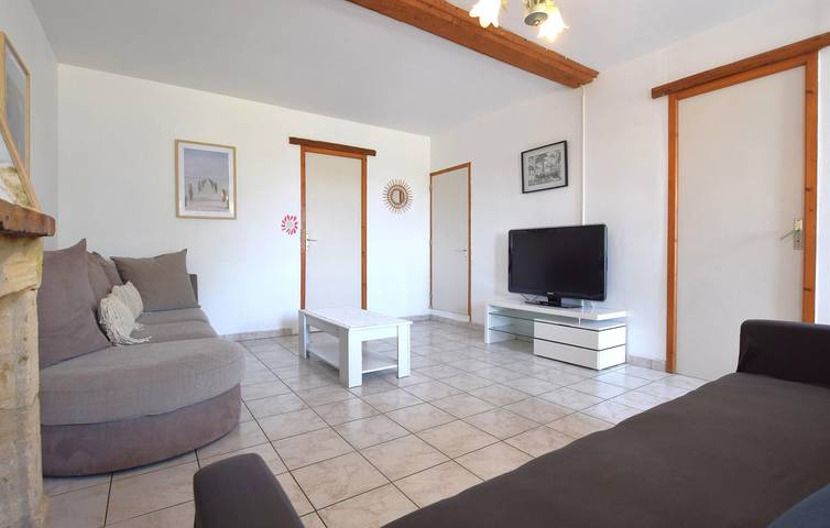 Un logement confortable à 2 km de Cardonville : Wi-Fi, télévision et jardin in Saint-Benoît-de-l'Aure, Région de Bayeux