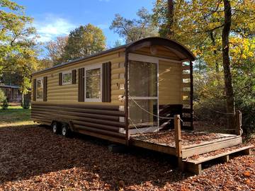 Gîte pour 4 personnes, avec vue sur le lac et jardin ainsi que terrasse et piscine dans le Cher