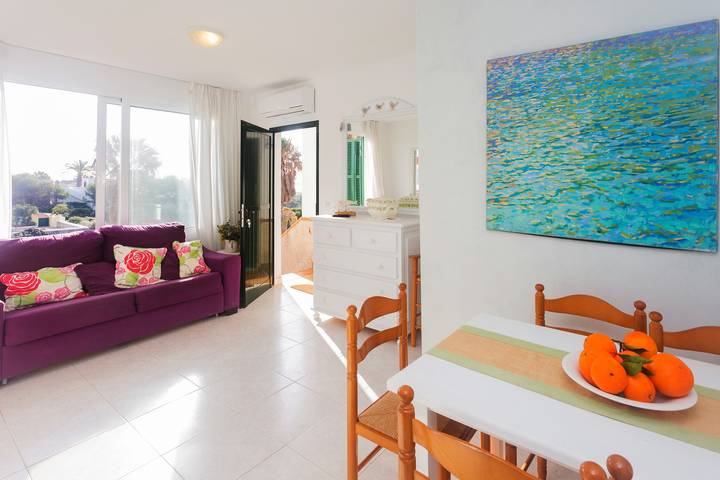 Apartamento entero, Apartamento Cala en Forcat 36 con balcón y piscina compartida in Cala Blanes, Ciudadela