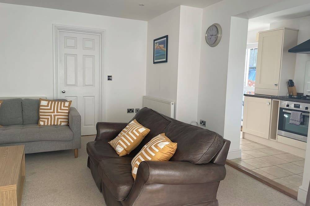 Entire apartment, Lovely, light and spacious Ground Floor Apartment With Terrace in St.Ives in St. Ives, Cornwall