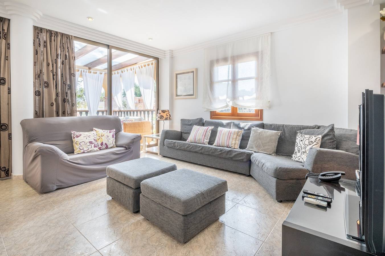 Appartement entier, Appartement confortable avec Wi-Fi, balcon, terrasse et jardin. in Playa de Alcúdia, Alcúdia