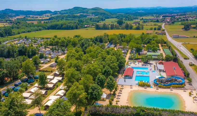 Location de vacances pour 5 personnes, avec piscine et jardin ainsi que bassin pour enfant et terrasse à Châteauneuf-de-Galaure - 2