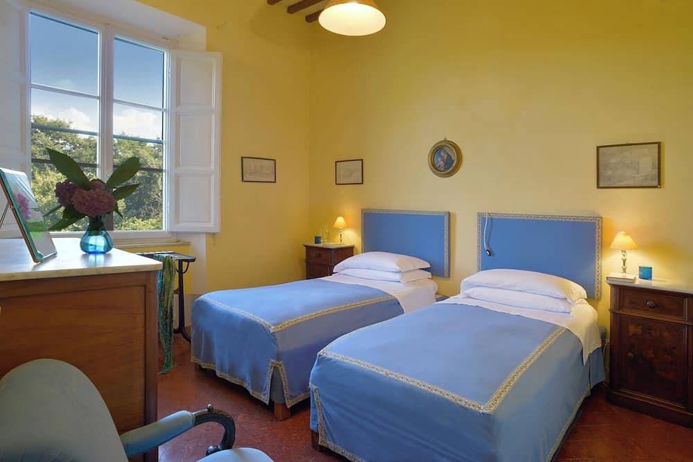 Villa Gioli, Historic Tuscan Villa with Pool & Private Park in Fauglia, Italienische Riviera
