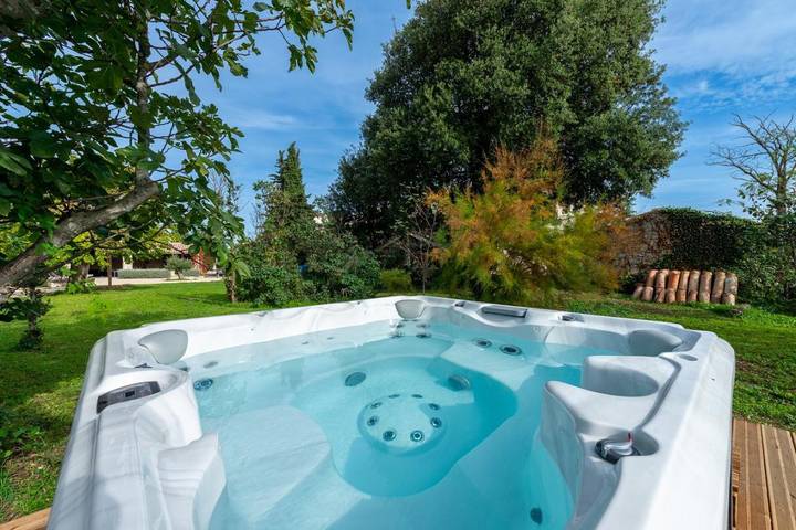 Gîte pour 15 personnes, avec jardin et jacuzzi ainsi que piscine et terrasse à Saint-Remèze - 3
