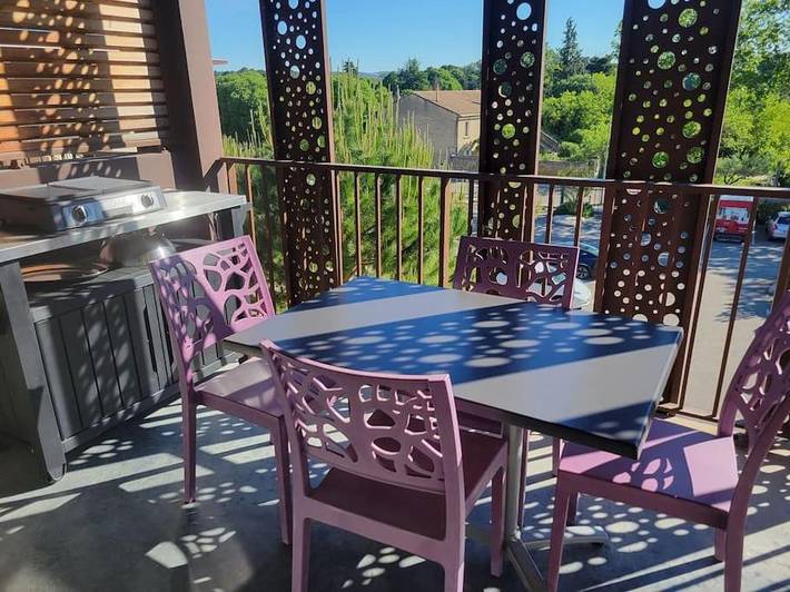 Gîte pour 5 personnes, avec jacuzzi et piscine ainsi que balcon et sauna dans Le Pont du Gard - 2