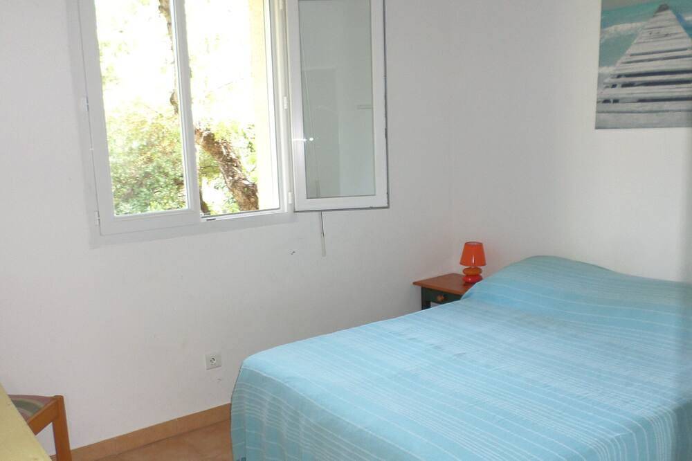 House, T2 full nature, quiet and quiet place 5 minutes walk from the beach in Cargèse, Parc naturel régional de Corse
