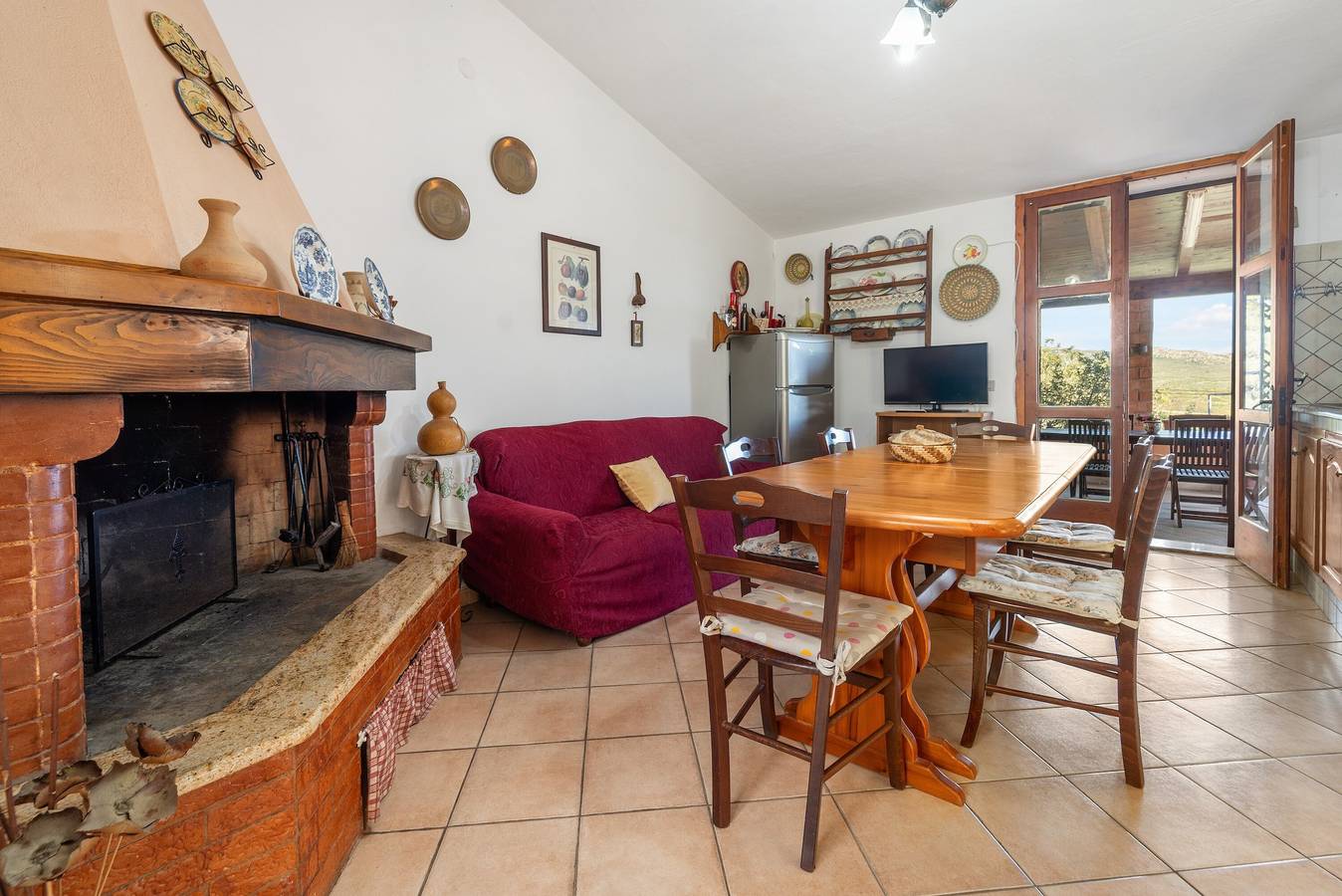 Casa Vacanze 'Belo Horizonte, vicino al mare' con Terrazza Privata e Wi-Fi in Mercuri, Sant'Antioco