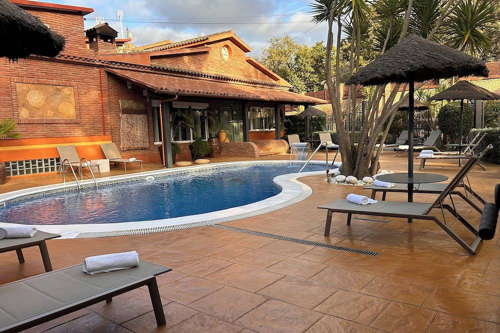Caribbean Home Barcelona - Luxury Private Oasis in Montcada i Reixac, Barcelona Binnenland