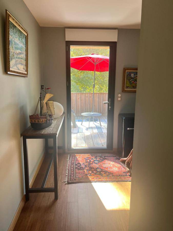 Maison d’hôte pour 4 personnes, avec terrasse et piscine ainsi que jardin et vue à Saint-Julien-en-Born - 3