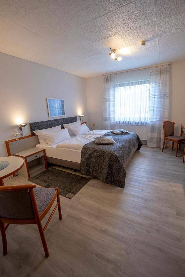 Hotel für 4 Personen, mit Terrasse und Garten sowie Pool und Sauna in Battenberg - 4