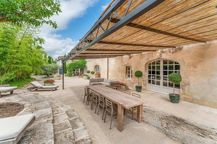 Location de vacances pour 14 personnes, avec jardin et terrasse, animaux acceptés à Fontvieille - 2