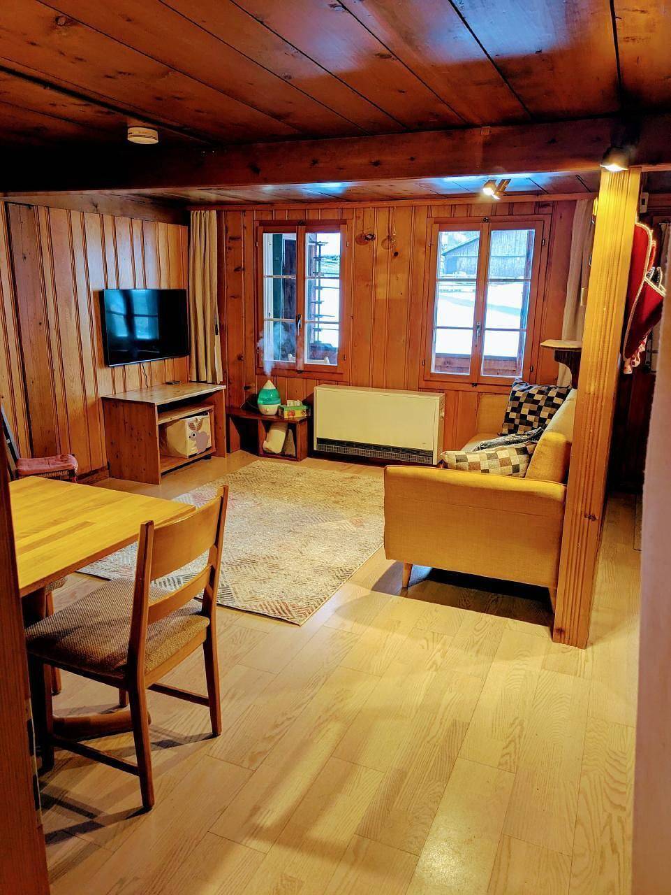 Ganze Ferienwohnung, Wohnung in Simmentaler Haus aus dem 16 Jahrhundert in Saanenmöser, Zweisimmen