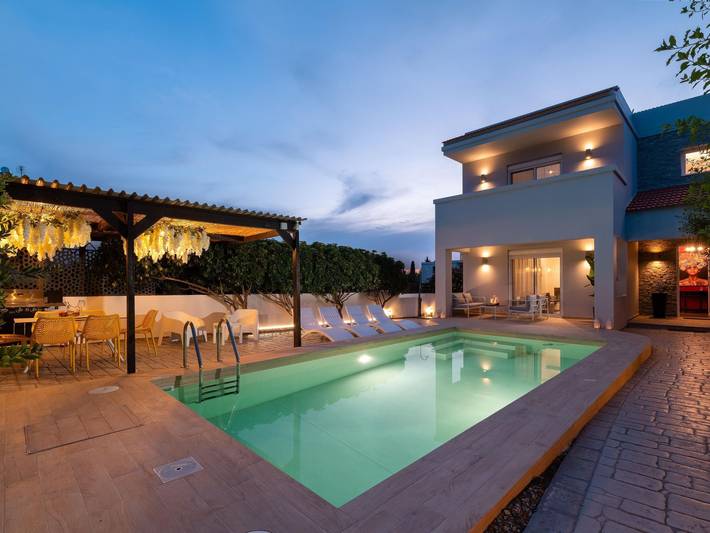 Ferienwohnung für 5 Personen, mit Balkon und Garten sowie Pool