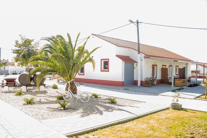 Location de vacances pour 4 personnes, avec Terrasse ainsi que Jardin et Vue dans Pinhal Novo