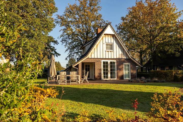 Lodge voor 2 personen, met terras en tuin in Overijssel