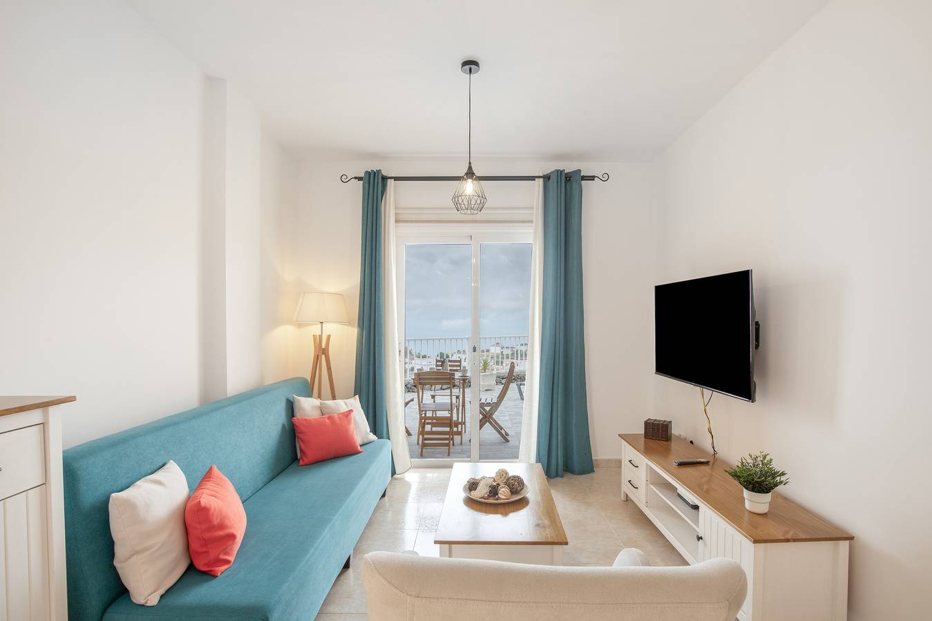 Apartamento entero, Apartamento 'Casa Caronehe' con vistas al mar, terraza privada y Wi-Fi in Los Canarios, Fuencaliente de La Palma