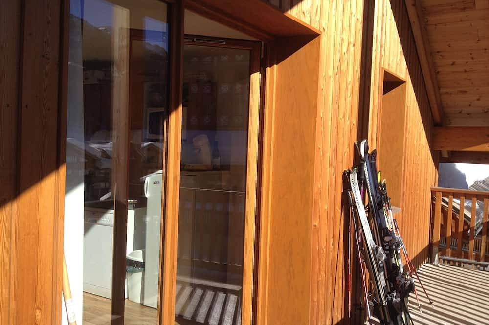 Entire apartment, Wooden Chalets Apartment Mean Les Orres 1800 in Les Orres, Écrins National Park