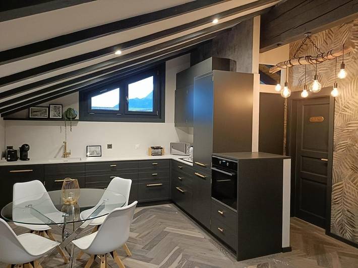 Gîte pour 4 personnes, avec jardin à Conthey