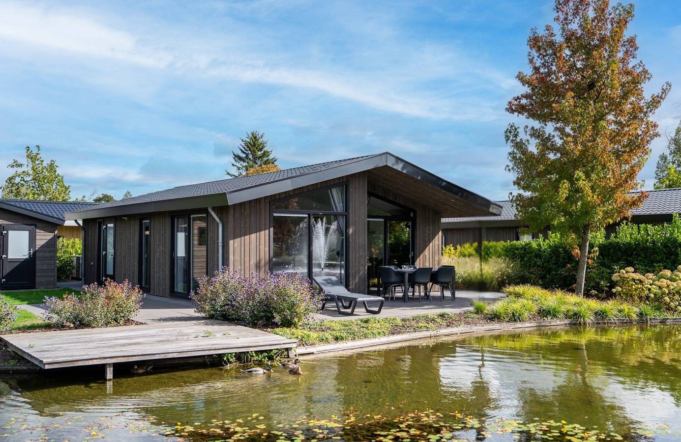 Luxury lodge on the water for 6 persons on holiday park Molenvelden in Veldhoven in Veldhoven, North Brabant