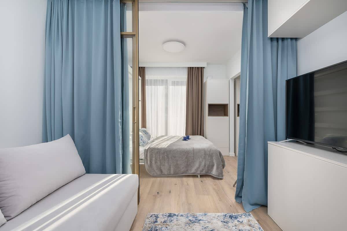 Ganze Wohnung, Spacious Apartment with River View | Pool & Spa, Parking in Dziwnów, Baltic Sea Pomerania