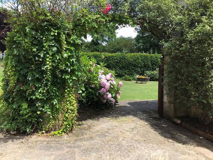 Location de vacances pour 6 personnes, avec piscine ainsi que jardin et vue à Queaux - 2