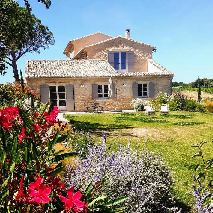 Location de vacances pour 4 personnes, avec vue ainsi que piscine et jardin à Saint-Didier - 4