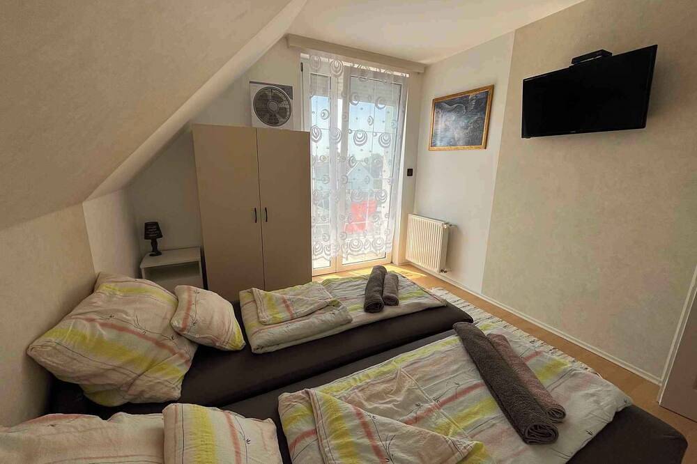 Ganze Wohnung, Ferienwohnung mit beheiztem Pool, Balkon Klimaanlage und Wlan in Gyenesdias, Balaton Hochland Nationalpark