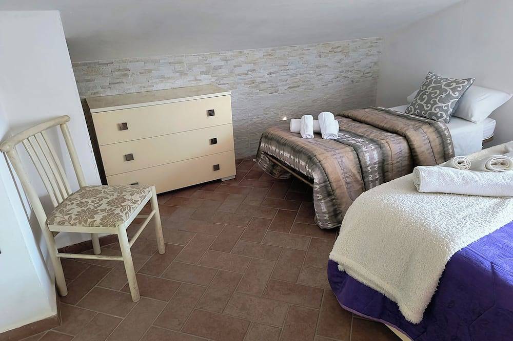 Apartamento entero, Mary's house apartment 950 mt station for Rome in Anguillara Sabazia, Lago de Bracciano