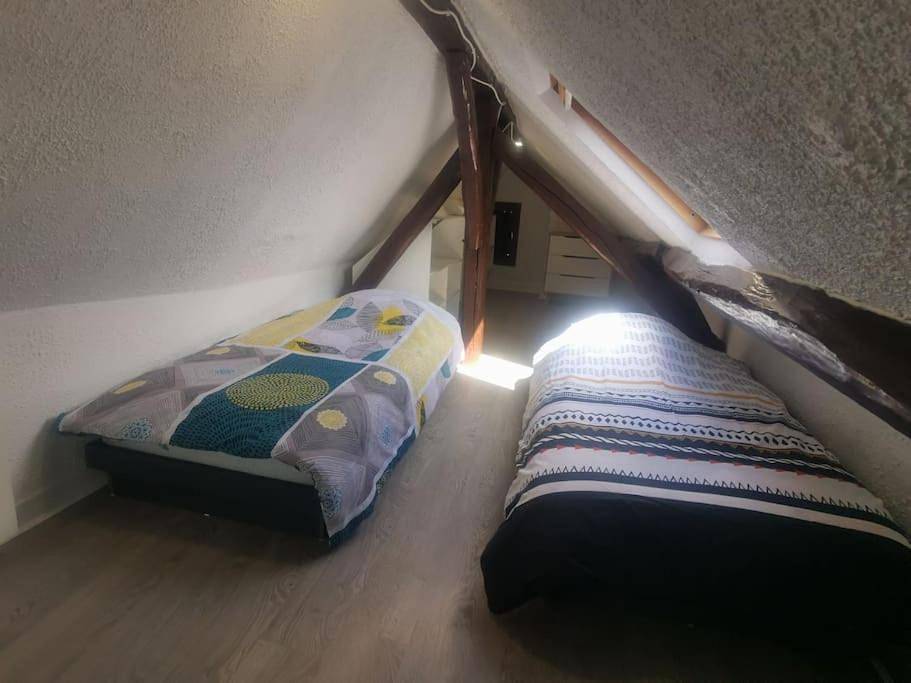 Appartement entier, One-Bedroom Apartment in La Chapelle-en-Serval, Oise