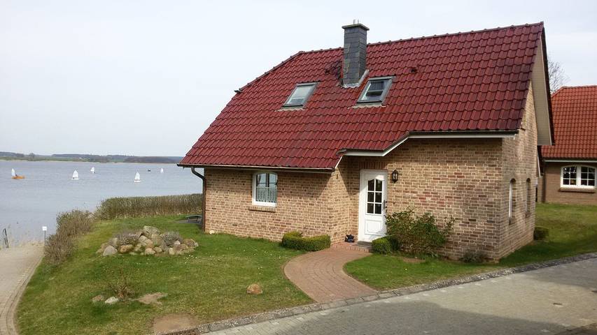 Ferienhaus für 4 Personen, mit Terrasse und Garten in Deutschland