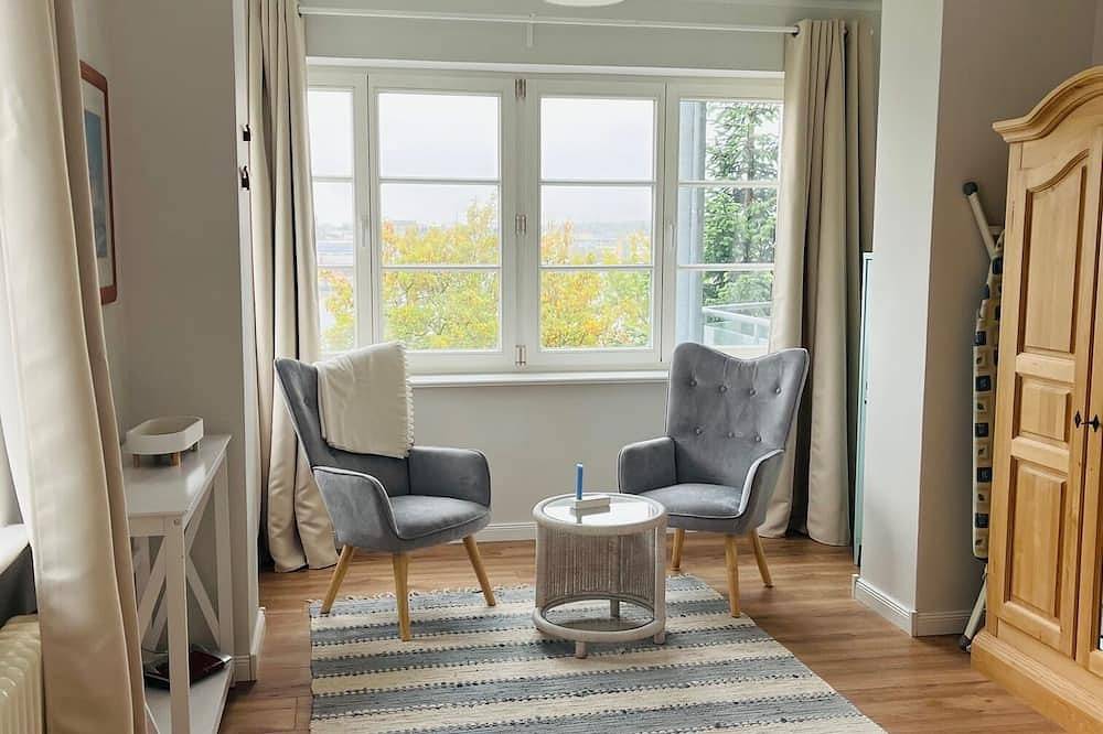 Ganze Wohnung, Traumwohnung mit Stadthafen-Panorama! Zwei Schlafzimmer und eigener Parkplatz! in Gehlsdorf, Rostock