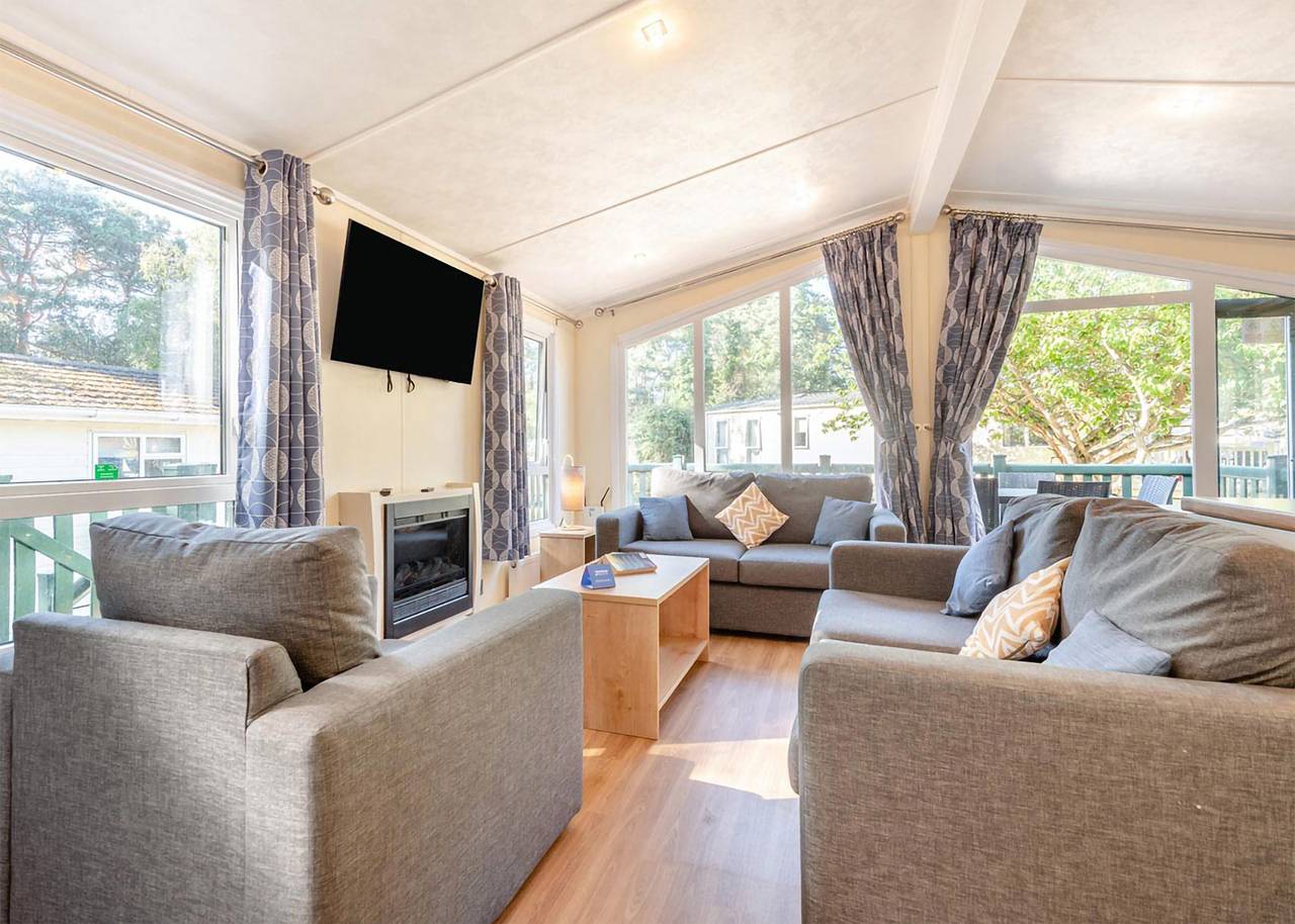 Superior Lodge with ensuite & decking in St. Helens, Isle of Wight