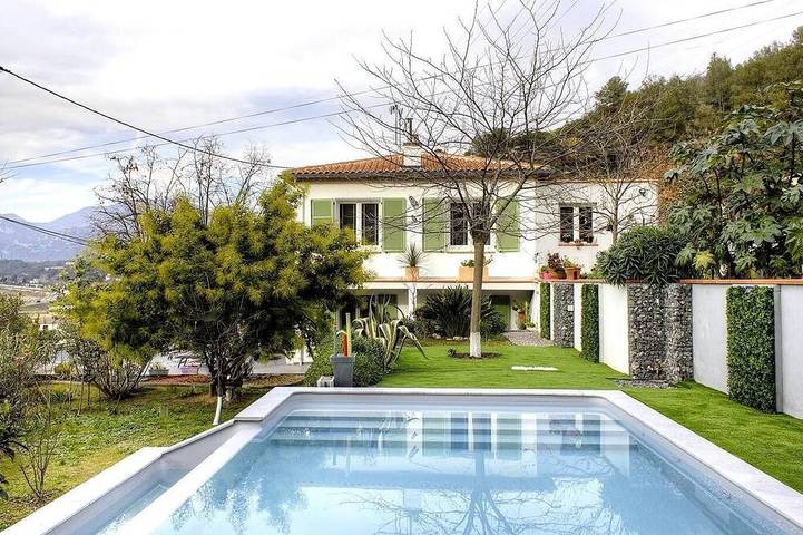 Location de vacances pour 4 personnes, avec piscine à Castagniers