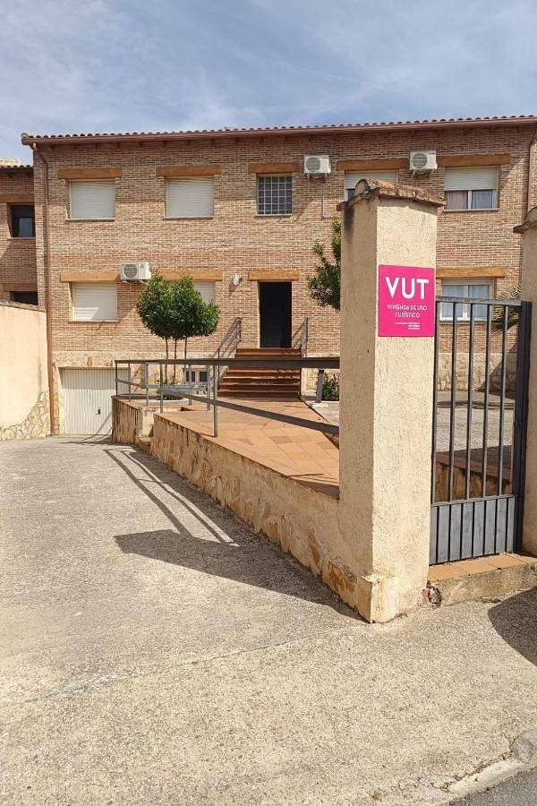 Gîte pour 9 personnes, avec Jardin à Gálvez - 4