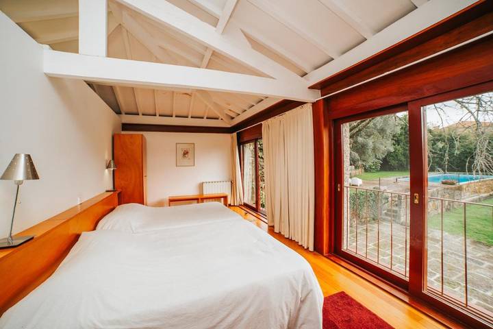 Hôtel pour 3 personnes, avec terrasse ainsi que piscine et jardin dans Travassos - 3