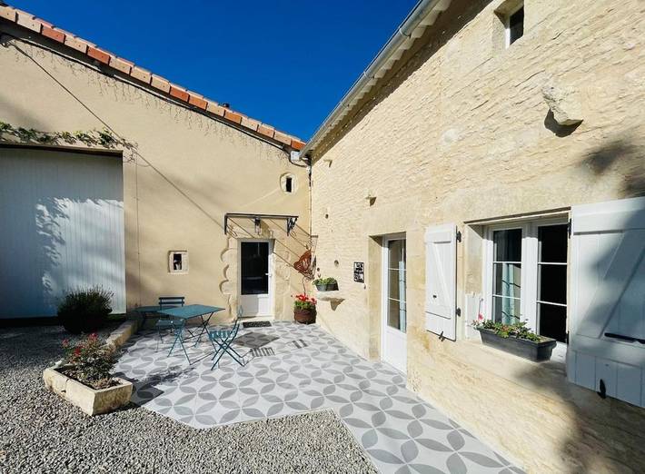 Gîte pour 2 personnes, avec terrasse et jardin dans Le vieux cormenier