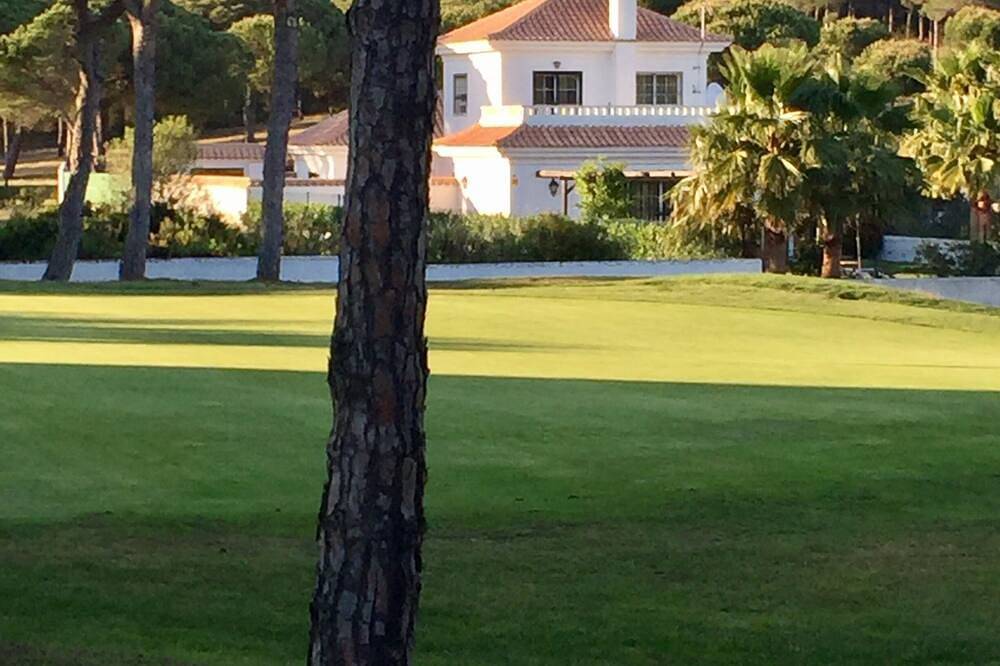 Schöne Villa in Strandnähe. Abgeschiedener Garten mit privatem Pool. in Playa Nueva Umbría, El Portil