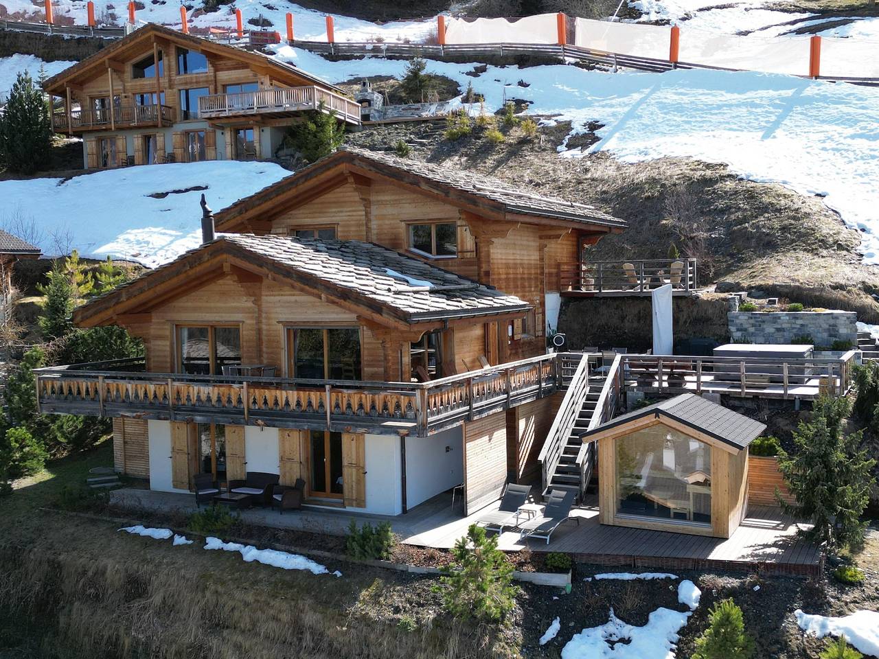 Chalet Chalet le Grand Ours - Jacuzzi Sauna Views Ski-In Ski-Out in La Tzoumaz, Riddes