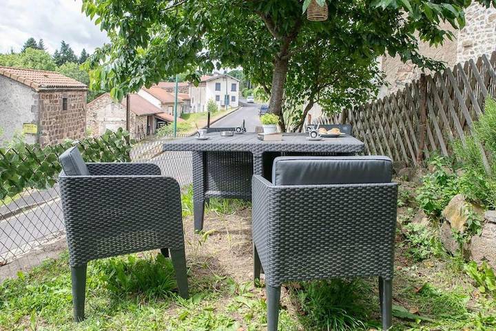 Location de vacances pour 4 personnes, avec jardin à Saint-Genès-Champanelle - 2